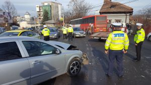 Autobuz de la Dacia, implicat în accident la Piteşti