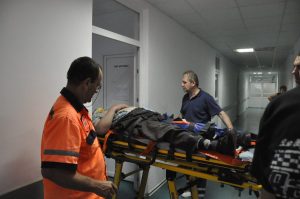 Şi-a spart nasul în microbuz