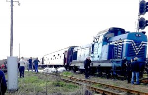 Tir lovit de tren la Costeşti