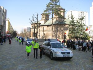 Poliţiştii au defilat însoţiţi de copii – Ziarul Argeşul - ediţia online