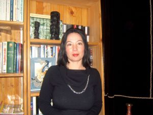 Definiţi FEMINA! - Feminitatea nu are niciodată venin, ea este iubire şi poezie a lumii!