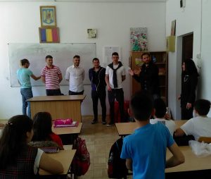 Cei mici au ascultat cu atenţie