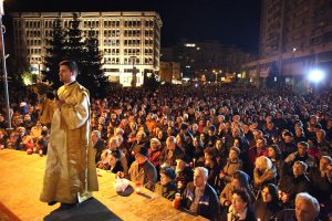 O mulţime de oameni la Catedrala "Sf. Gheorghe" – Ziarul Argeşul - ediţia online