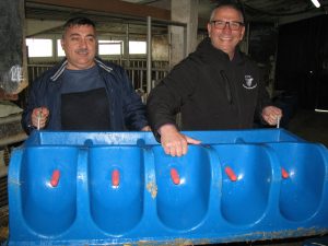 Dispozitivul pentru hrănirea animalelor