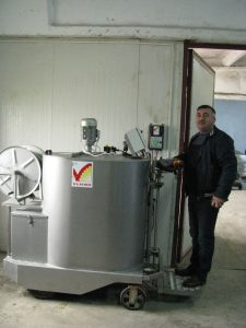 "Taxi" pentru transportul laptelui în hală