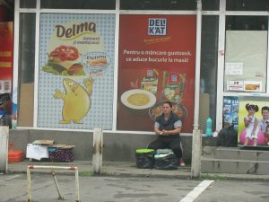 Negoţ în Ceair: lapte fermentat, ouă gata clocite şi brânză coaptă la soare