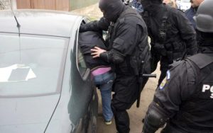 Suspect luat de mascaţi – Ziarul Argeşul - ediţia online