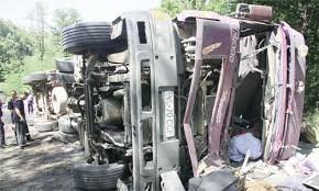 Un polonez s-a răsturnat cu camionul