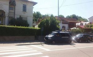 DubeJudecatorie01 – Ziarul Argeşul - ediţia online Dubele cu proxeneţi în faţa judecătoriei