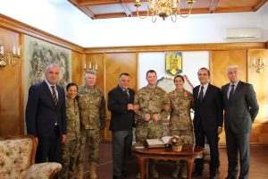 Militarii americani au venit la Prefectură