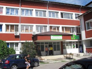 La Călineşti - Trei spitale, în jungla nepăsării