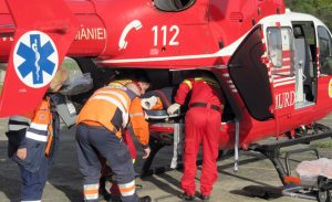Electrocutat trimis cu elicopterul la Bucureşti