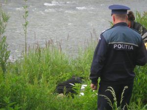 S-a sinucis aruncându-se în râu