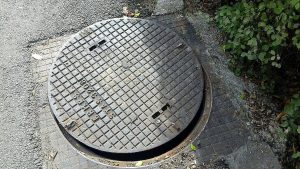 Un canal neasigurat e o adevărată capcană pentru trecători – Ziarul Argeşul - ediţia online