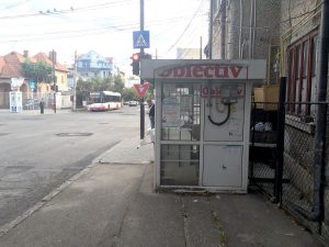 Chioşcurile abandonate urâţesc Piteştiul