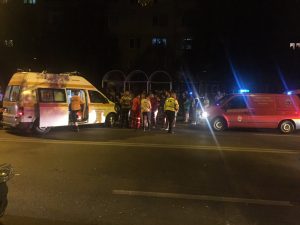 Ambulanţă, poliţie, pompieri şi martori la locul evenimentului – Ziarul Argeşul - ediţia online