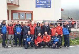 Salvamontişti, jandarmi şi oficiali la Cota 2000 – Ziarul Argeşul - ediţia online