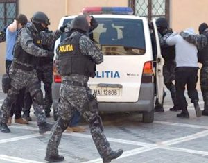 Proxeneţii din Curtea de Argeş scapă de arest