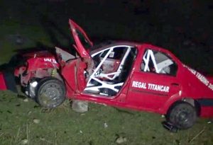 Un pilot de curse s-a răsturnat cu maşina în râpă