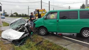 Un Ford Mondeo a fost aruncat în şanţ