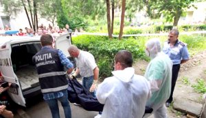 Crimă în Piteşti! Om al străzii ucis în bătaie