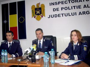 Romii îşi fac de cap, poliţiştii se ascund după legi