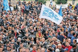 Sindicalişti de la Dacia vor picheta Prefectura – Ziarul Argeşul - ediţia online