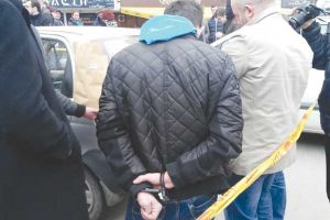 Pus sub control judiciar pentru furt