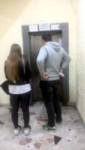 La Spitalul Judeţean, nici până acum n-a fost reparat liftul!