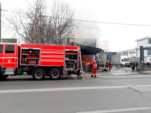 Atelier de vulcanizare mistuit de flăcări