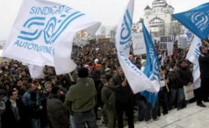 Sindicaliştii de la Dacia ies din nou în stradă