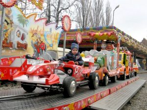 Caruselul, un magnet pentru cei mici – Ziarul Argeşul - ediţia online