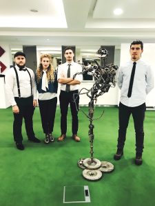 Uzina inspiră pasiune.  Uzina îi inspiră pe tinerii bursieri ai Fundaţiei Principesa Margareta a României