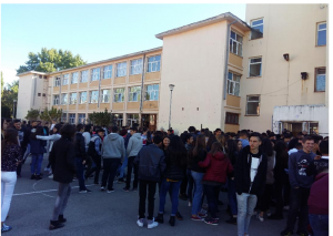 Evacuare la un liceu din Argeş