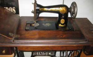 A revenit la Piteşti escrocheria cu maşini de cusut Singer. O ţeapă cusută cu aţă albă