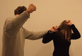 Piteşteancă din Găvana, bătută măr de soţul israelian