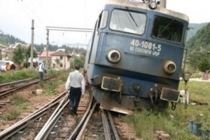 Scenariu de coşmar - Tren deraiat şi multe victime în Argeş