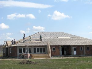 La noua grădiniţă se lucrează la acoperiş – Ziarul Argeşul - ediţia online