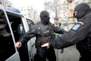 Trei spărgători reţinuţi, alţi şapte sub control judiciar