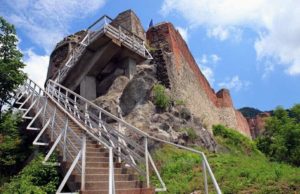 Cetatea Poenari, reabilitată cu un funicular vechi de 40 de ani