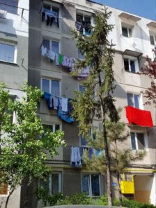 Izmenele şi chiloţii se lăfăie în soarele de aprilie