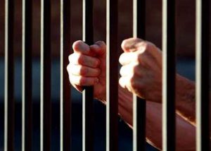 Puşcăriaşii sunt mai protejaţi decât copiii