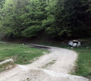 Cu astfel de drumuri nu se atrag turiştii