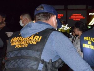 Poliţişti de la Imigrări în acţiune de control