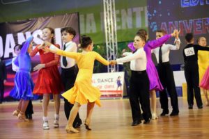 O mie de participanţi la 