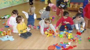 Senatorii vor grădiniţă obligatorie