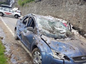 O persoană rănită și două mașini lovite de avalanșă pe Transfăgărășan