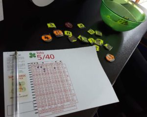 Cu aşa jetoane...şi norocului îi este scârbă să apară