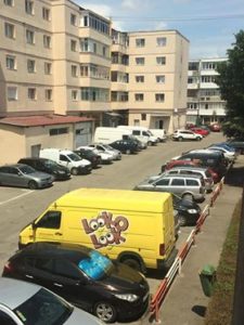 Piteştenii reacţionează! Dubiţele parcate neregulamentar fac legea în oraş