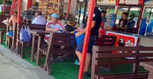 La terasă, cu 10 lei bei o bere şi mănânci doi mici – Ziarul Argeşul - ediţia online